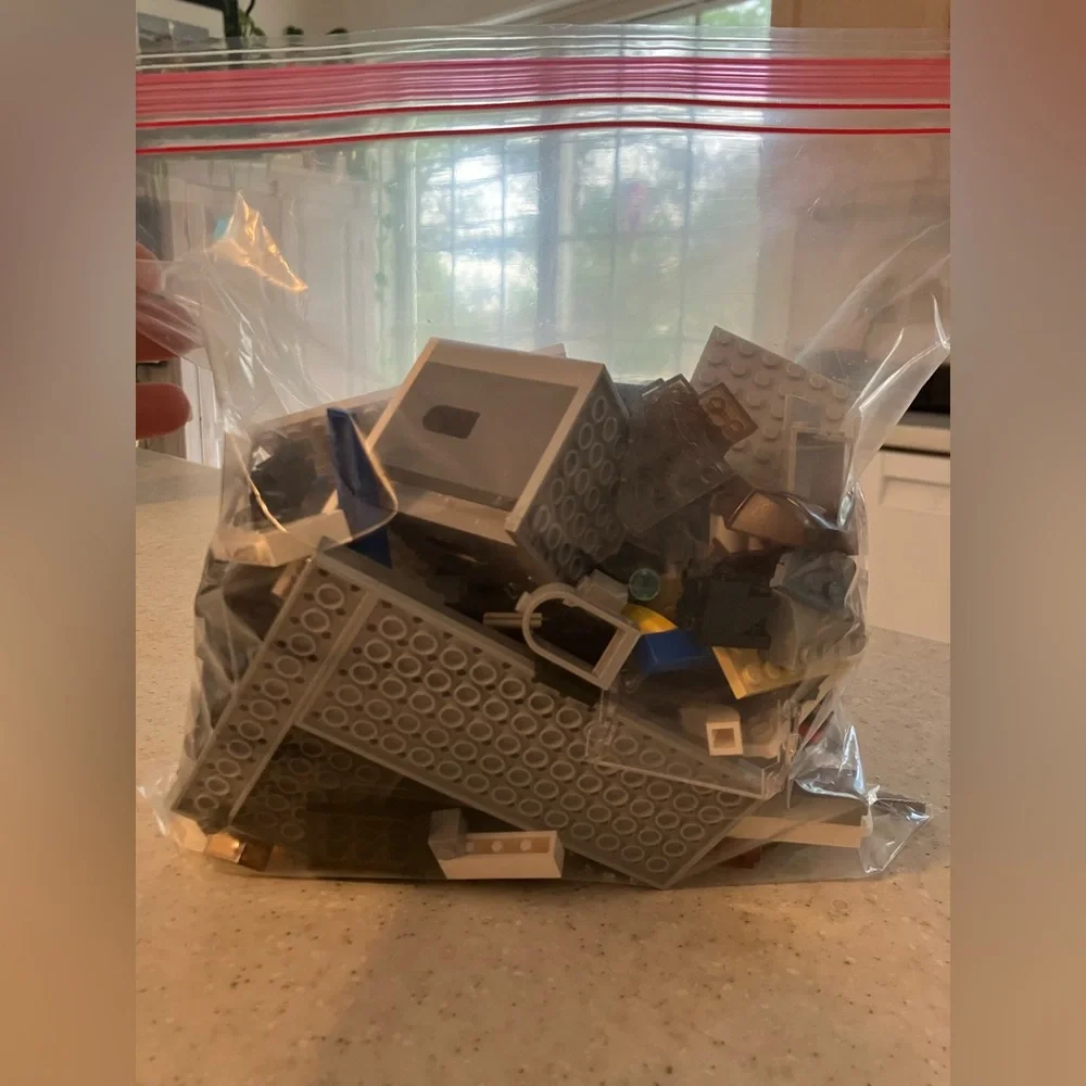 Lego Lot - Gallon Bag of Building Blocks Plus Star Wars Luke Skywalker 4